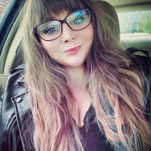 Meet your Posher, Caitlin